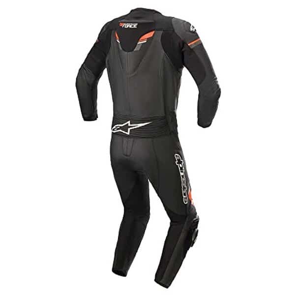 Explorez notre test complet de la combinaison Alpinestars GP Force Chaser : confort, sécurité et performance au rendez-vous pour les passionnés de moto.