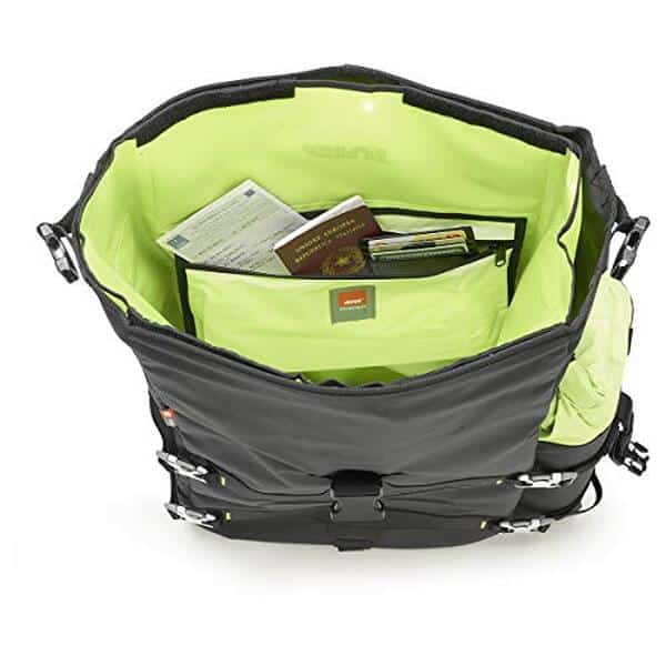 Explorez les caractéristiques des sacs latéraux givi GRT709 : polyvalence, fonctionnalité, et design innovant pour les motards passionnés de liberté et d'aventure