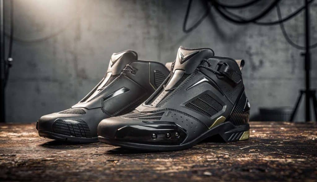 Matériaux high-tech : comment influencent-ils la fabrication des chaussures moto ?