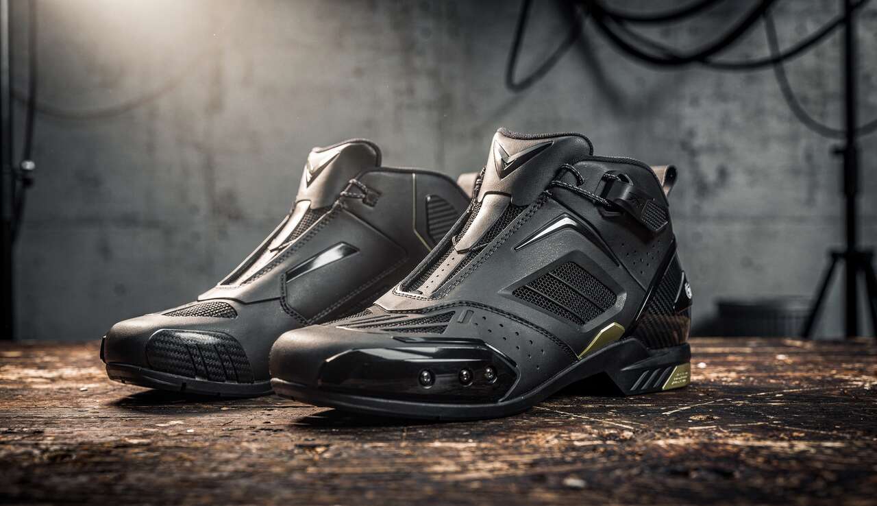 Matériaux high-tech : comment influencent-ils la fabrication des chaussures moto ?