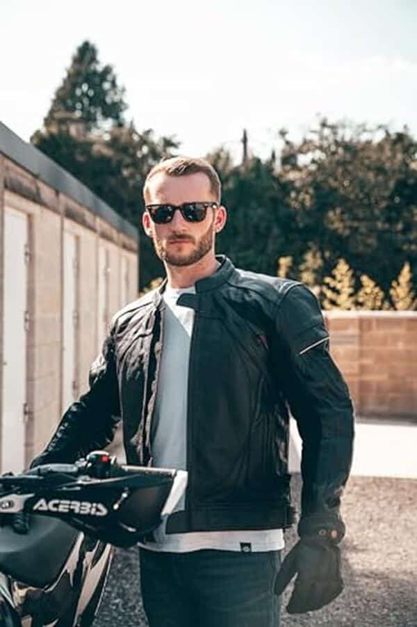 Découvrez notre critique détaillée de la veste de moto en cuir texpeed pour hommes : performance, confort, durabilité et style sont passés au crible pour les passionnés de moto.