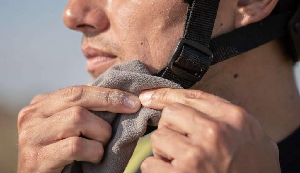 Entretenir la jugulaire de votre casque en toute simplicité