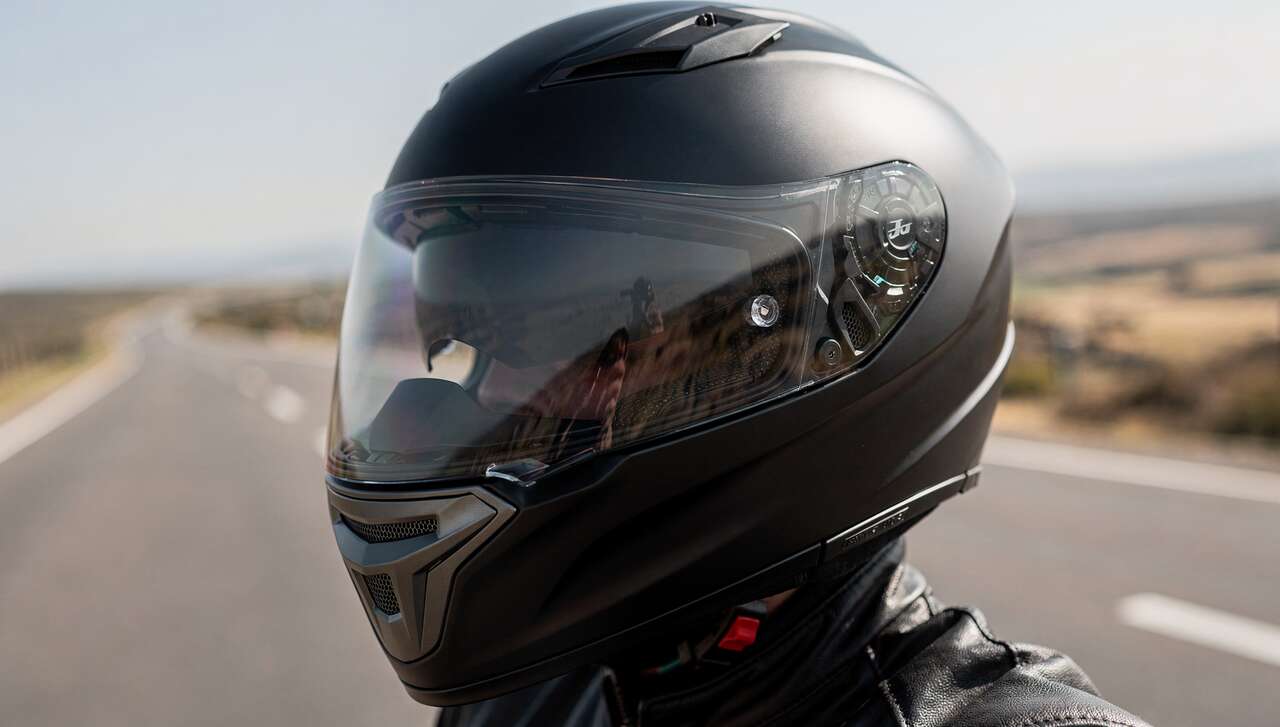 Conseils pour ajuster parfaitement votre casque intégral