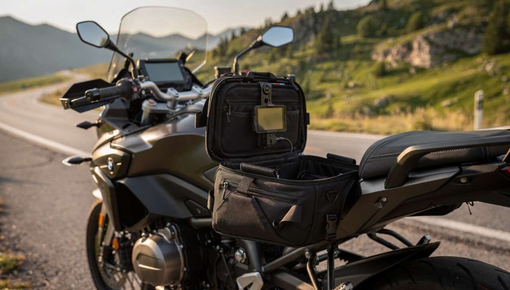 Utilisation d'un support GPS dans les sacs moto modernes
