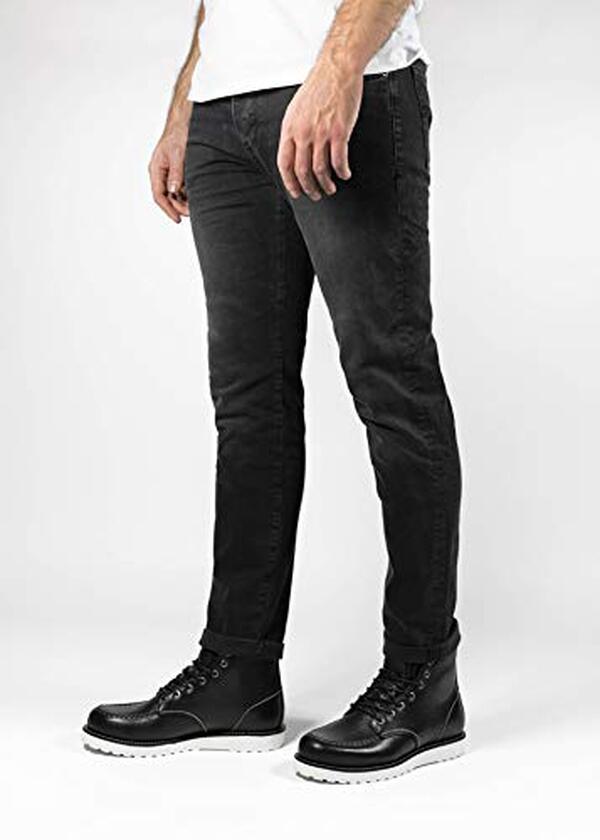 Découvrez notre test complet du pantalon de moto John Doe Ironehead XTM : performance, confort et sécurité au rendez-vous pour tous les passionnés de deux-roues.