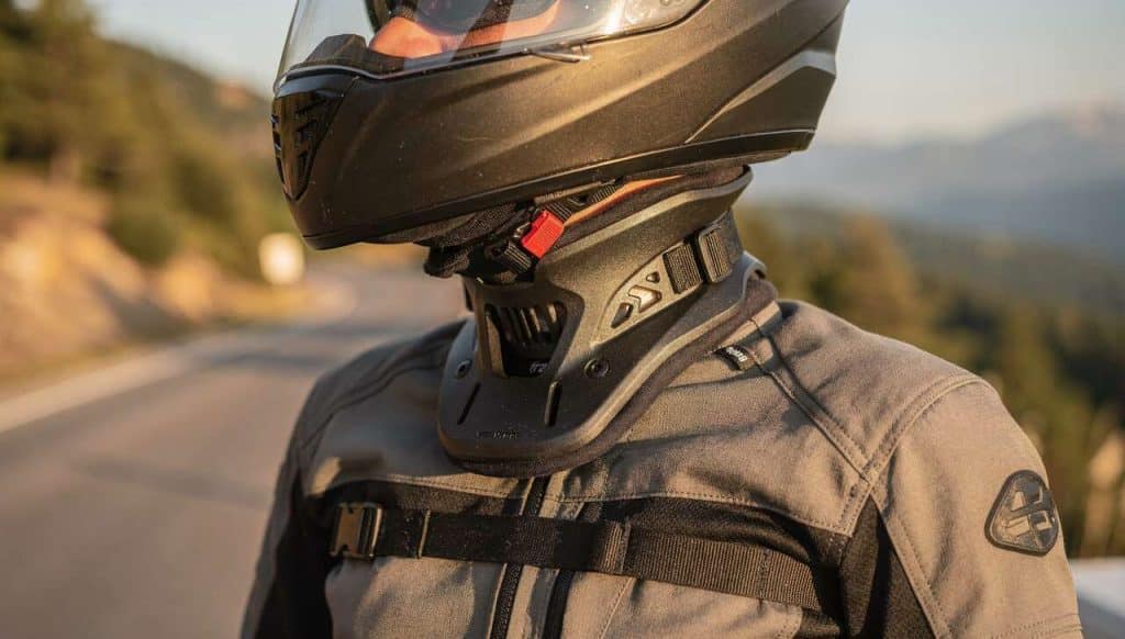Ergonomie et confort des colliers cervicaux motos