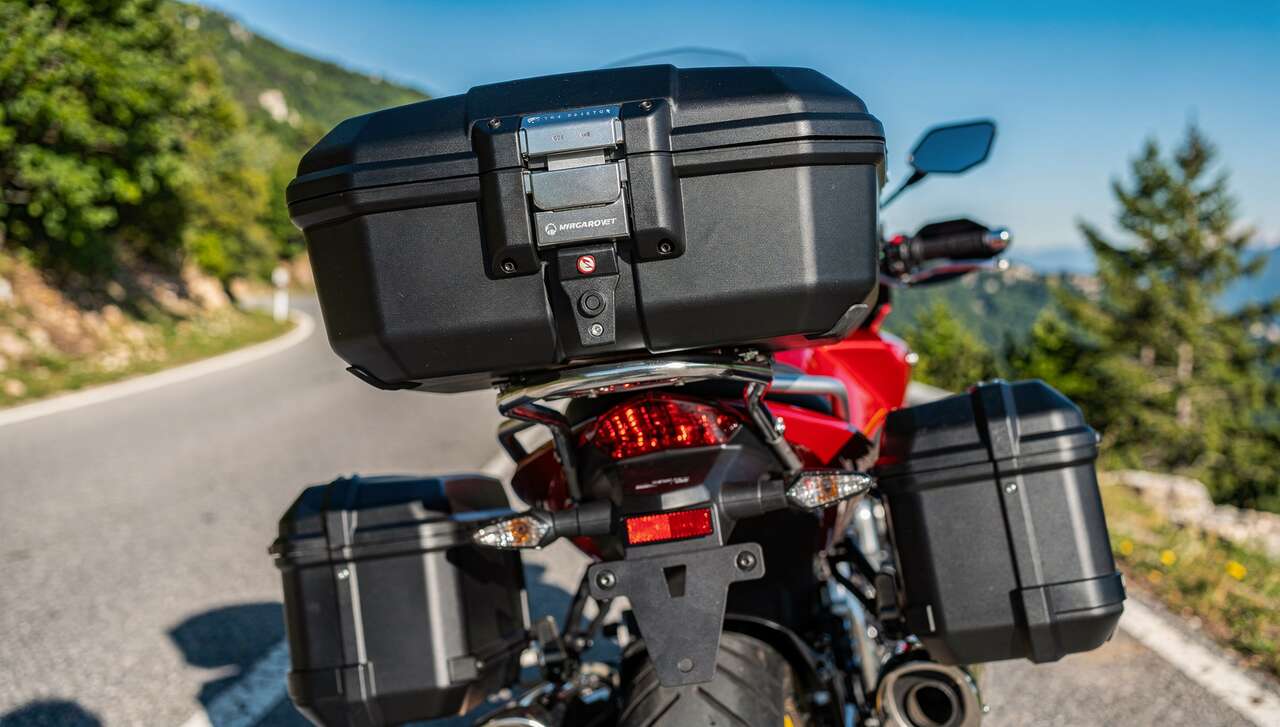 Comment sécuriser ses affaires sur une moto