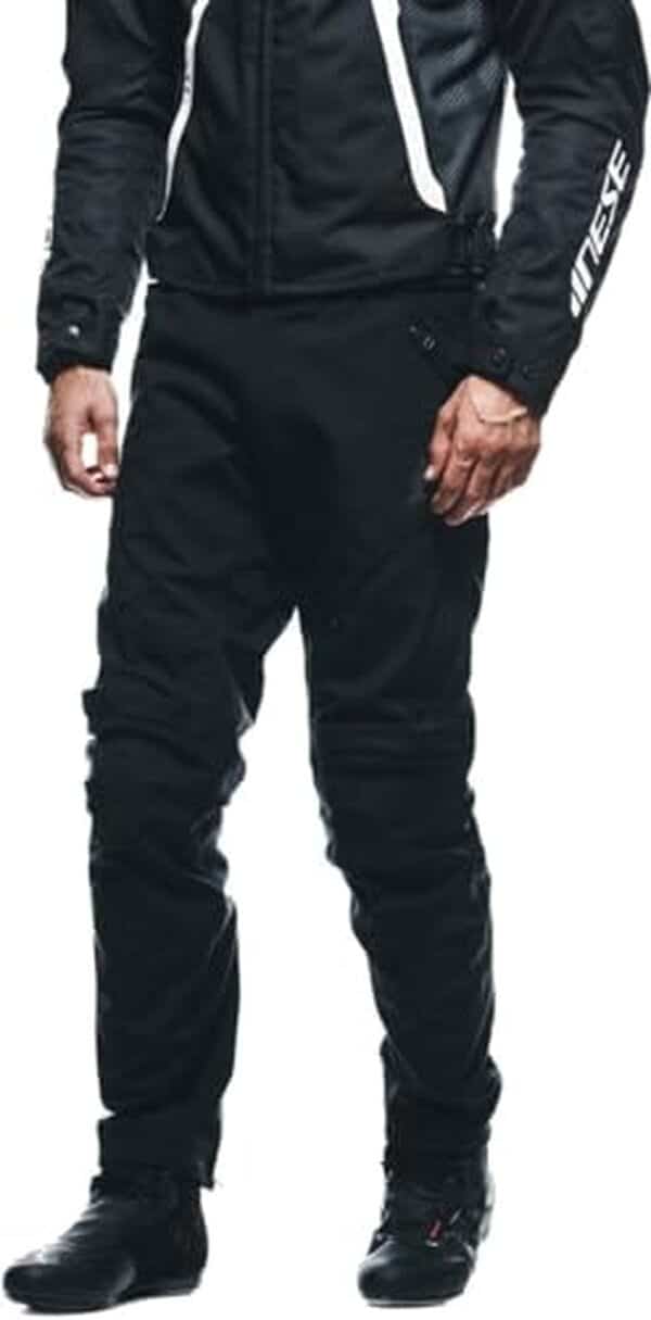 Découvrez notre test complet du pantalon Drake 2 Air Tex de Dainese : protection, confort et ventilation pour les motards en quête de sécurité et de performance. 