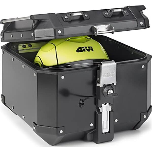 Découvrez notre test complet de la sacoche GIVI Trekker Outback Black-Line 42L : capacité, durabilité et praticité pour vos trajets à moto.