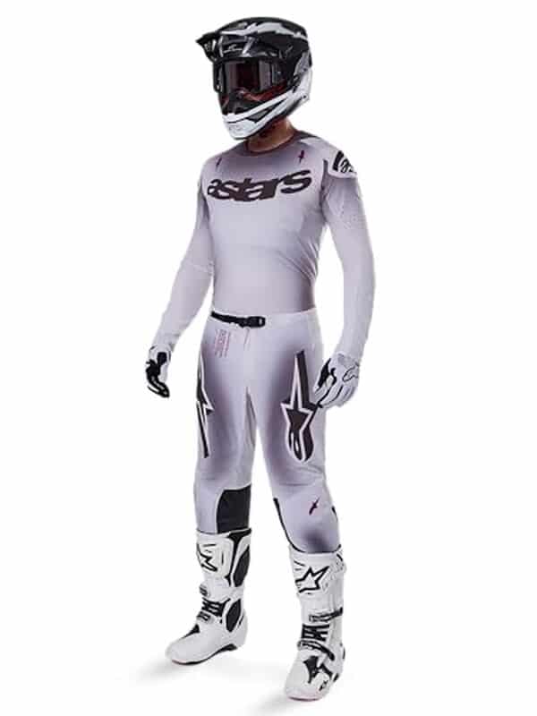 Découvrez notre test complet des bottes motocross Alpinestars Tech-10 : performances, confort, sécurité et prix. Avis détaillé pour bien choisir vos équipements de protection.