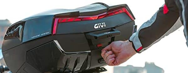 Découvrez notre test détaillé du topcase GIVI Monokey V58NN MAXIA 5 pour moto : capacité, design, installation et avis complet sur ce coffre de qualité. 