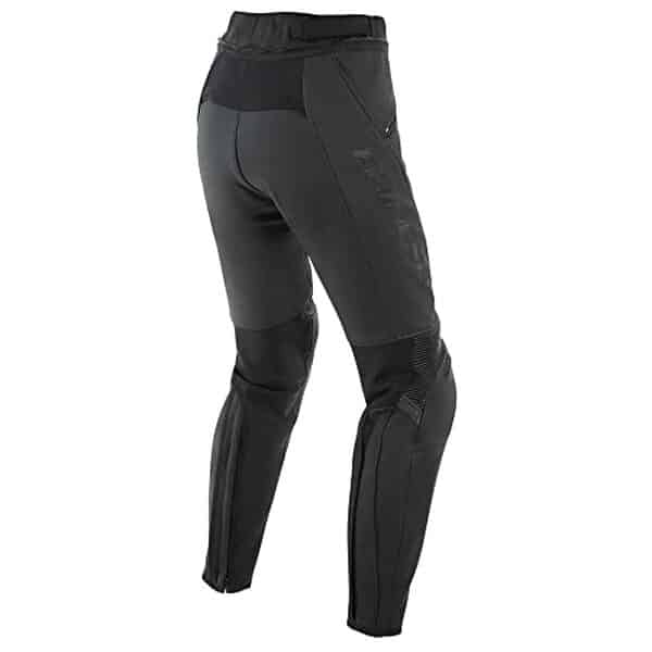 Découvrez notre test détaillé du pantalon moto Dainese Pony 3 pour femme : protection, confort et style en cuir véritable pour vos trajets en moto.