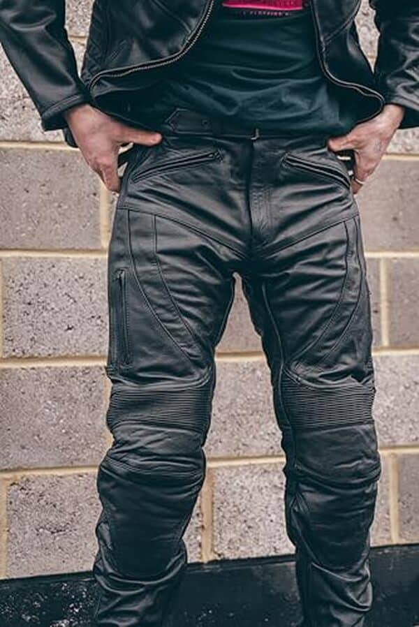 Découvrez notre avis complet sur le pantalon moto Texpeed : protection en cuir, confort de conduite et sécurité testés pour vous. 