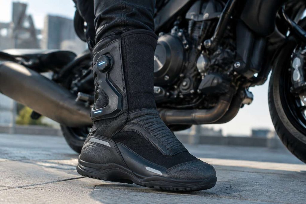 Innover avec les textiles intelligents dans les chaussures de motard